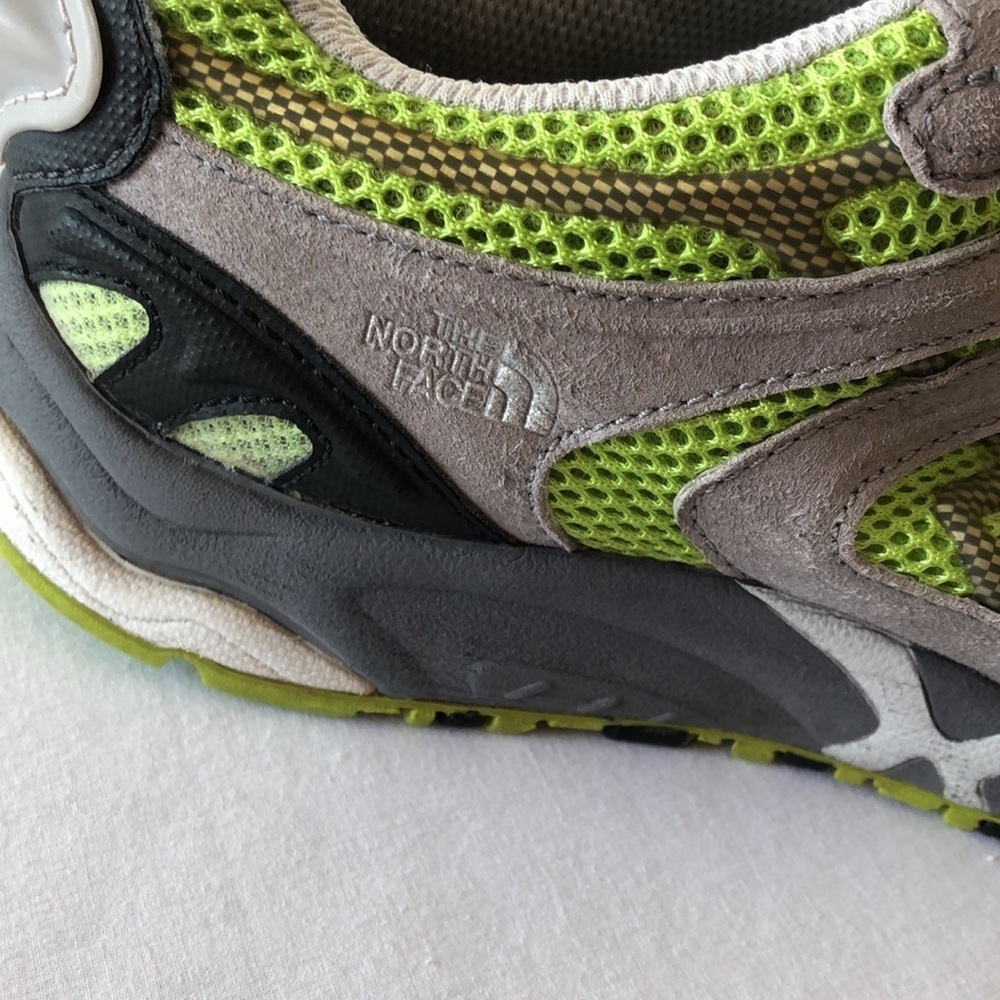 The north face women’s boa technology shoes white adjustable strap. - Picture 5 of 15